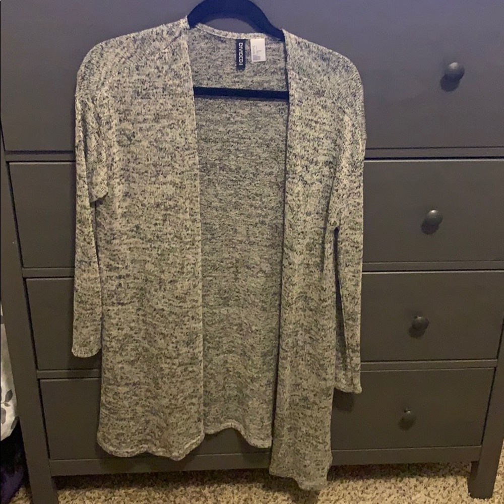 Long cardigan. Worn once. Good condition.